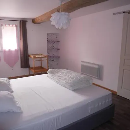 Holiday home Gite Piscine Juin Sept Et Spa *